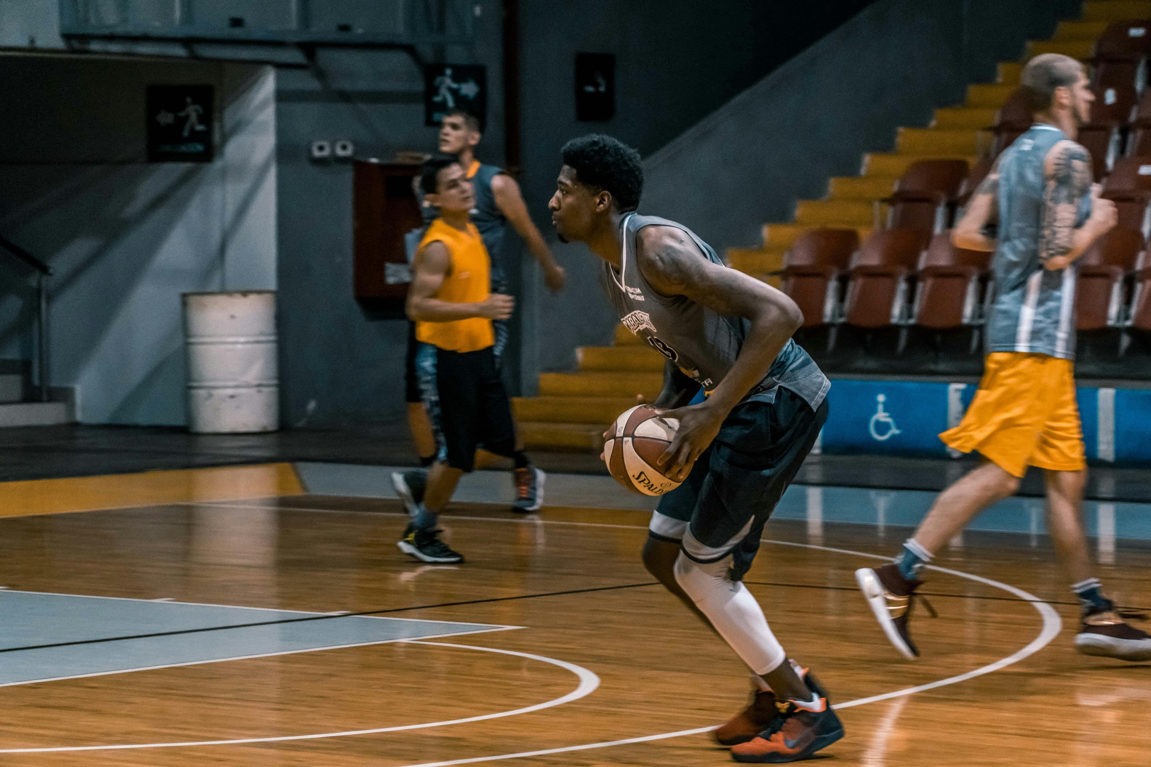 Indoor match, multiple players